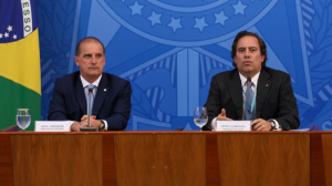 Pedro Guimarães destaca como a Caixa implementou medidas de gerenciamento de filas e aglomerações para proteger a população durante os pagamentos presenciais na pandemia.