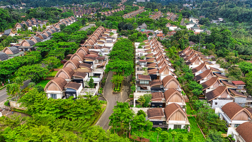 Para Alex Nabuco dos Santos, a queda da taxa Selic favorece financiamentos, mas exige cuidado com os ciclos econômicos.