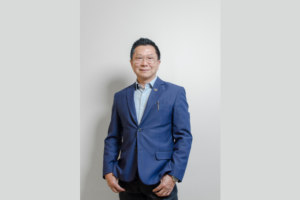 Milton Seigi Hayashi explica como a tecnologia transformou consulta e planejamento na cirurgia plástica.